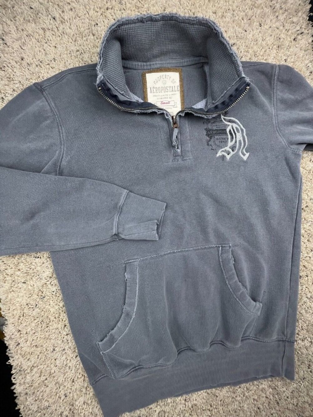 Aeropostale Long Sleeve Pullover 1/4 Zip Size Small Gray w Logo Distressed - Picture 7 of 8